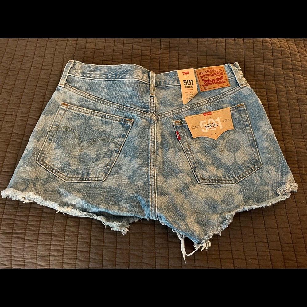 505 Levi’s ripped denim shorts floral pattern